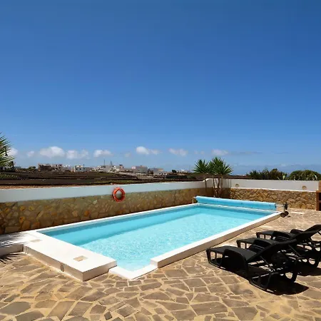 Willa Comfortable In Tinajo With Swimming Pool El Cuchillo