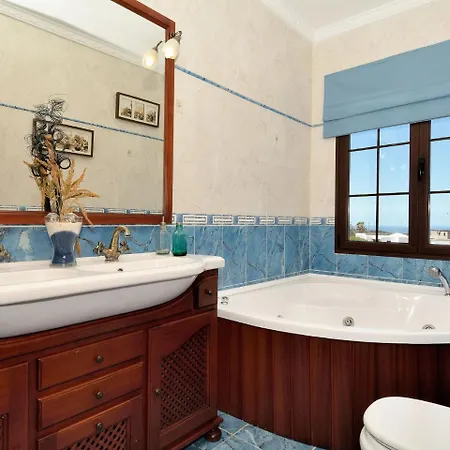 וילה Comfortable In Tinajo With Swimming Pool