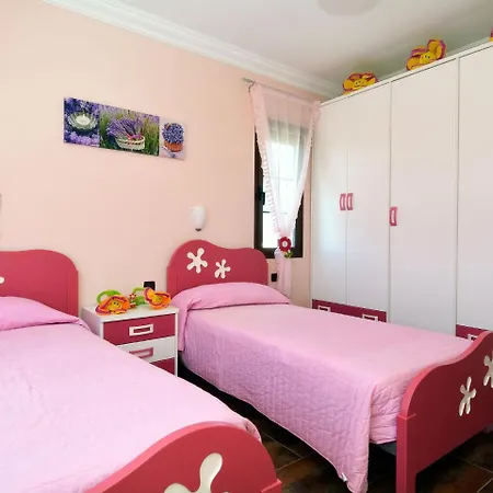 וילה Comfortable In Tinajo With Swimming Pool